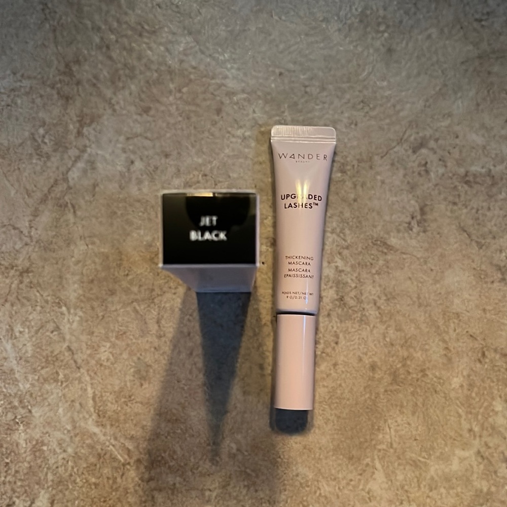 Mascara - Picture 3 of 3